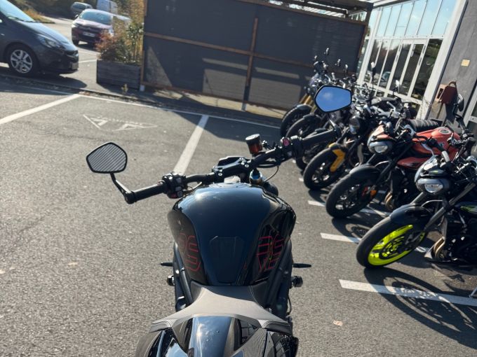 TRIUMPH SPEED TRIPLE 1200 RS 4