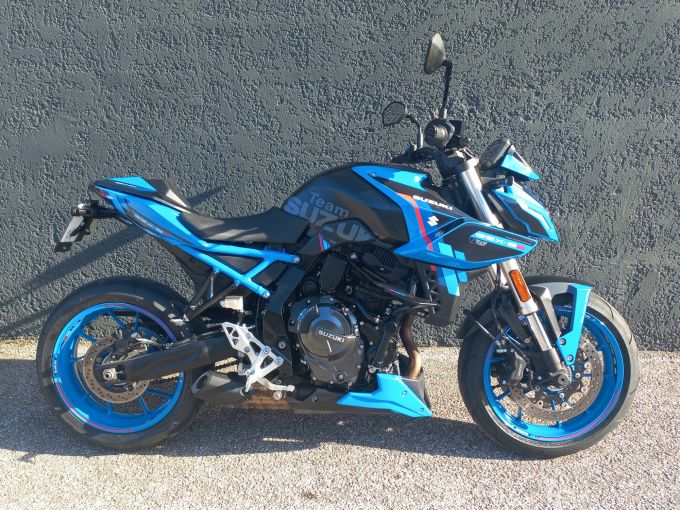 SUZUKI GSX-8S 4