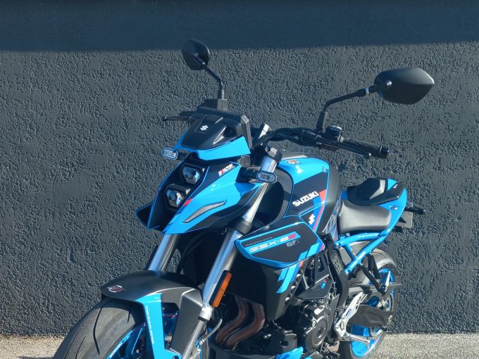 SUZUKI GSX-8S 4