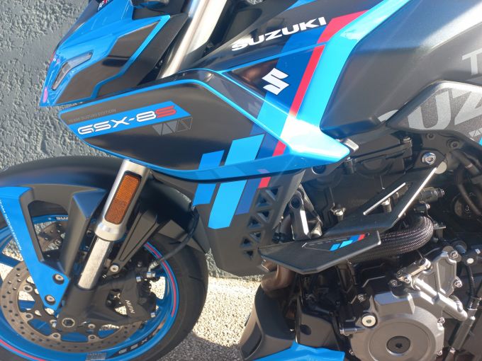 SUZUKI GSX-8S 4