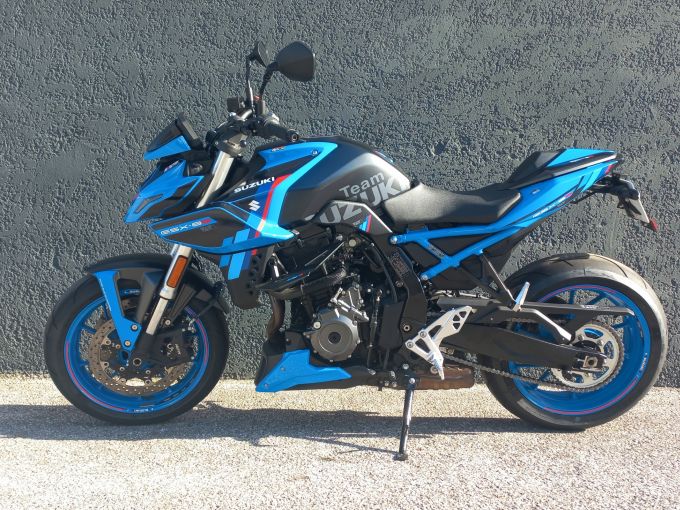 SUZUKI GSX-8S 4