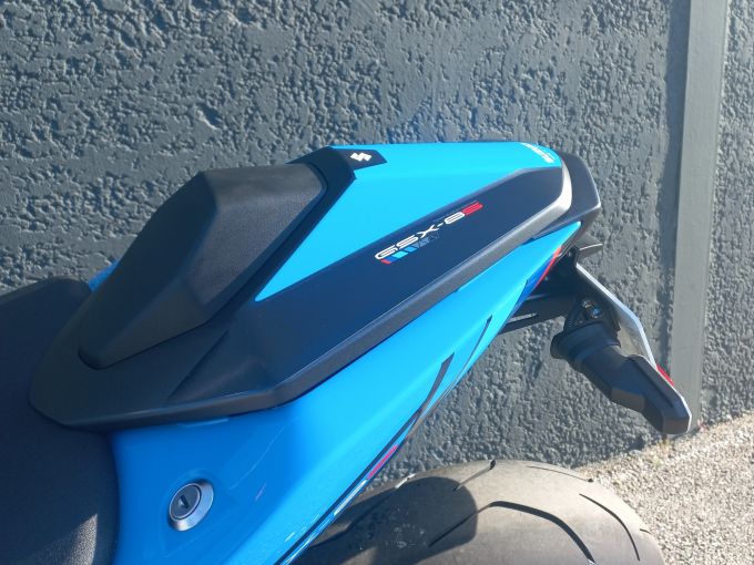 SUZUKI GSX-8S 4