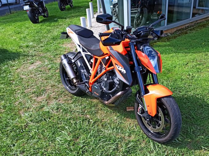 KTM 1290 SUPER DUKE R 4