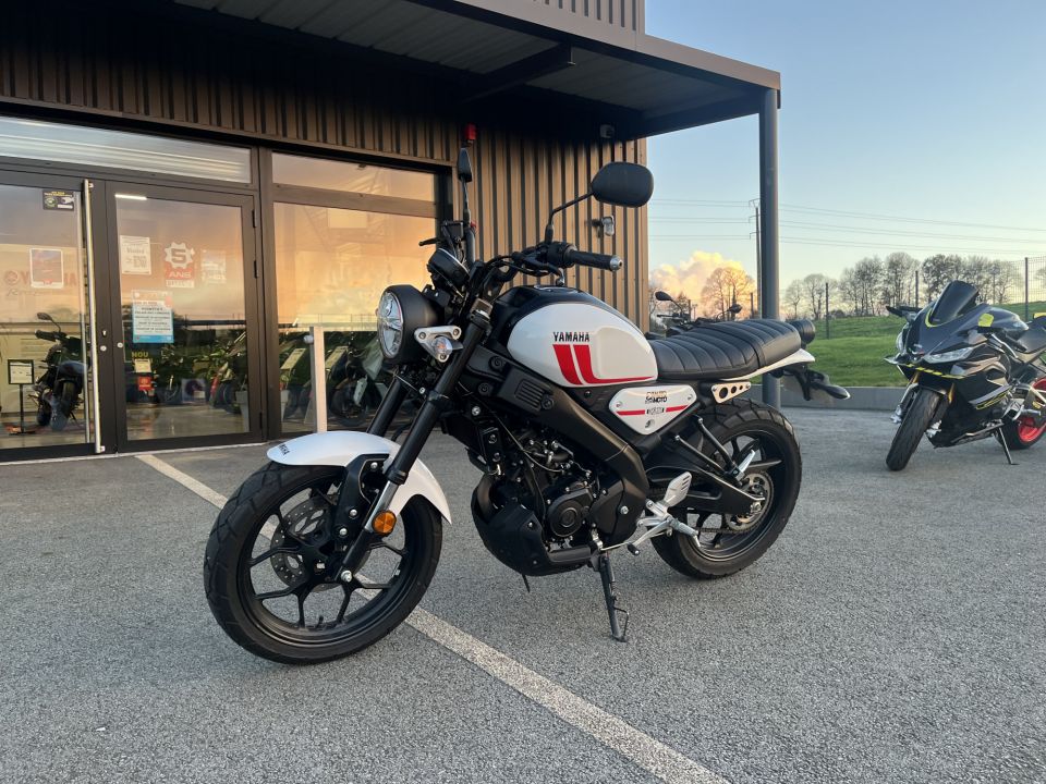 YAMAHA XSR 125 4