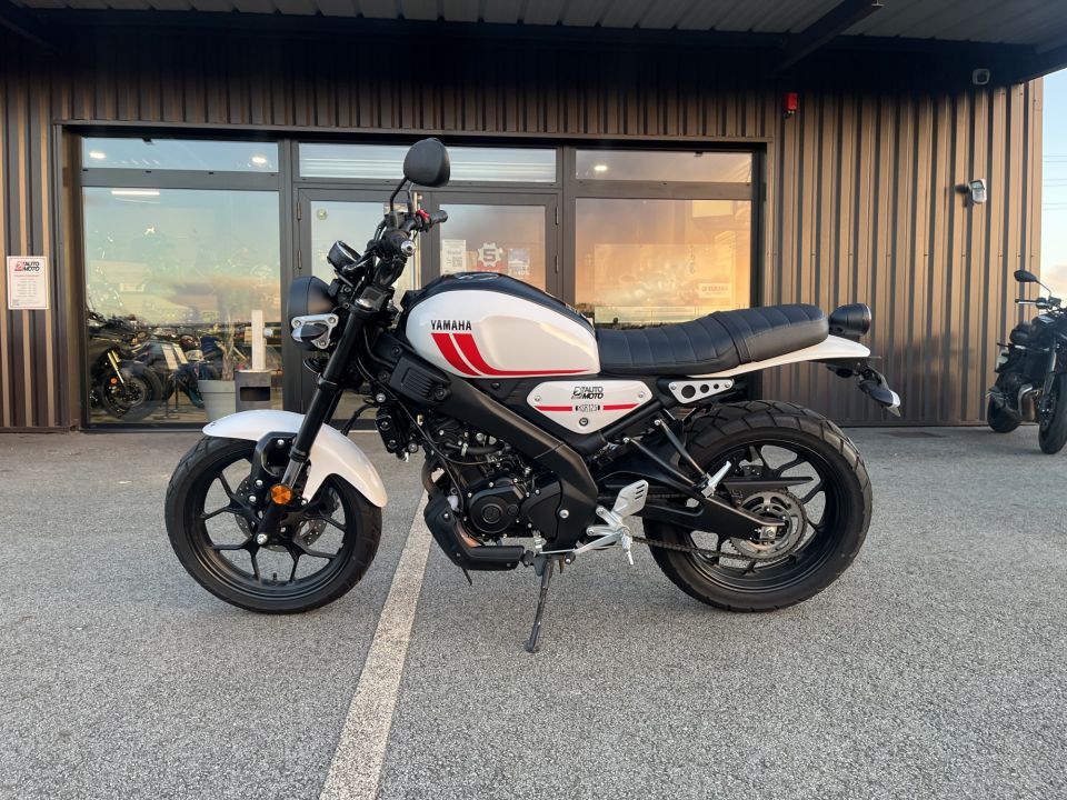 YAMAHA XSR 125 4