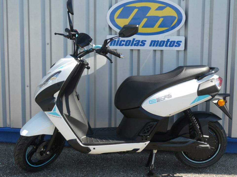 PEUGEOT E STREET ZONE 4