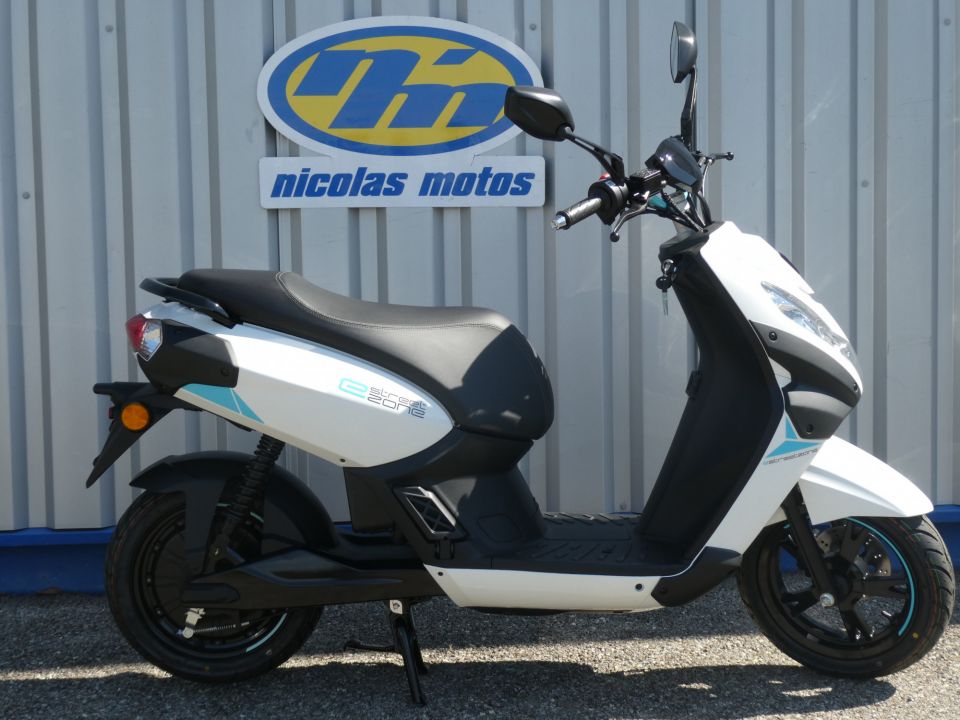 PEUGEOT E STREET ZONE 4