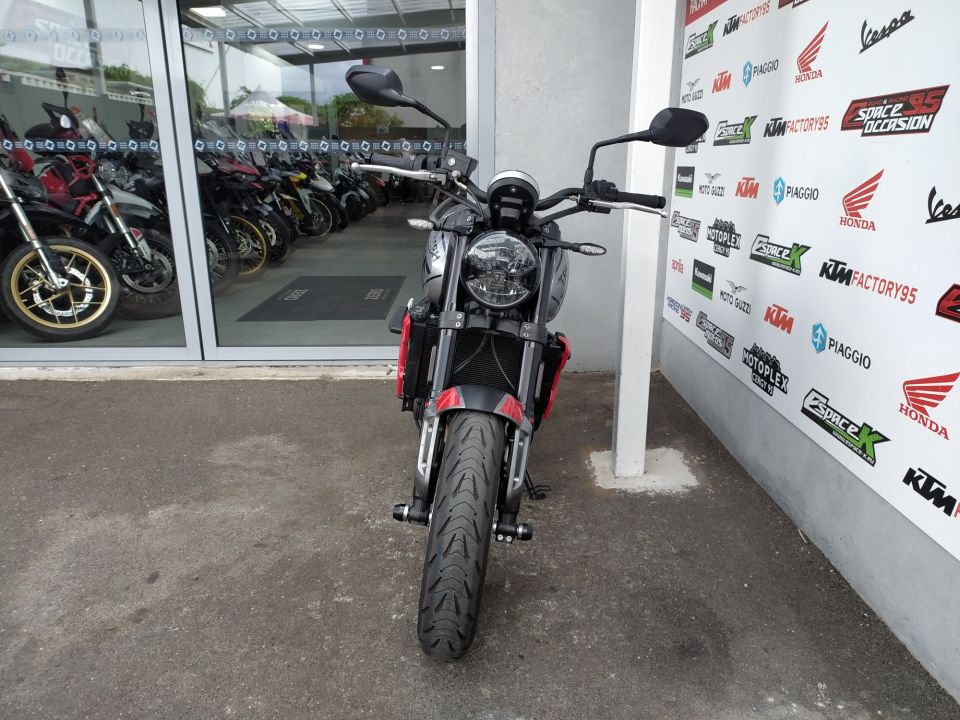 TRIUMPH TRIDENT 660 4