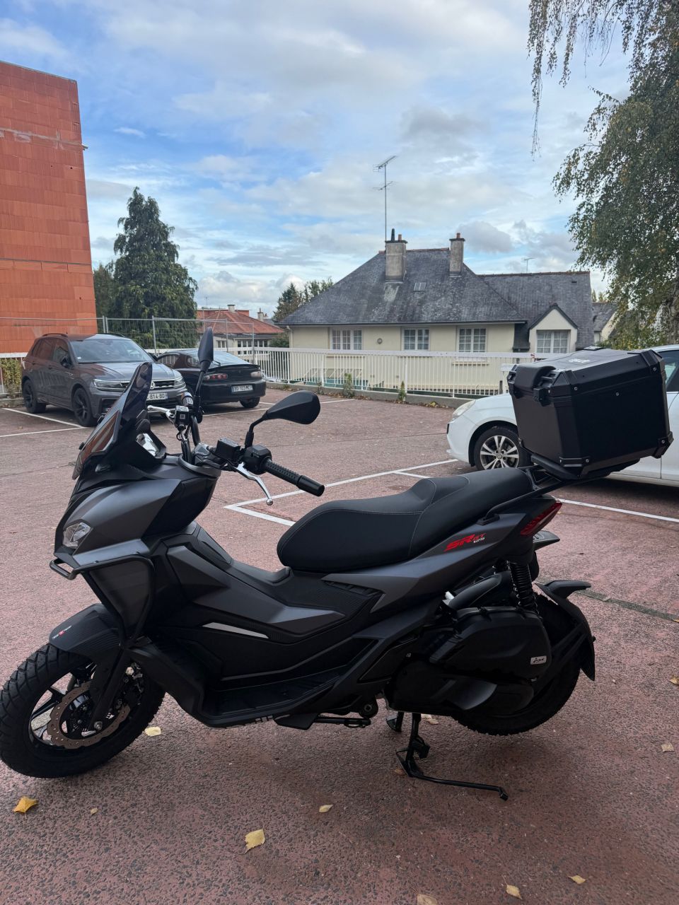 APRILIA SR GT 125 SPORT 4