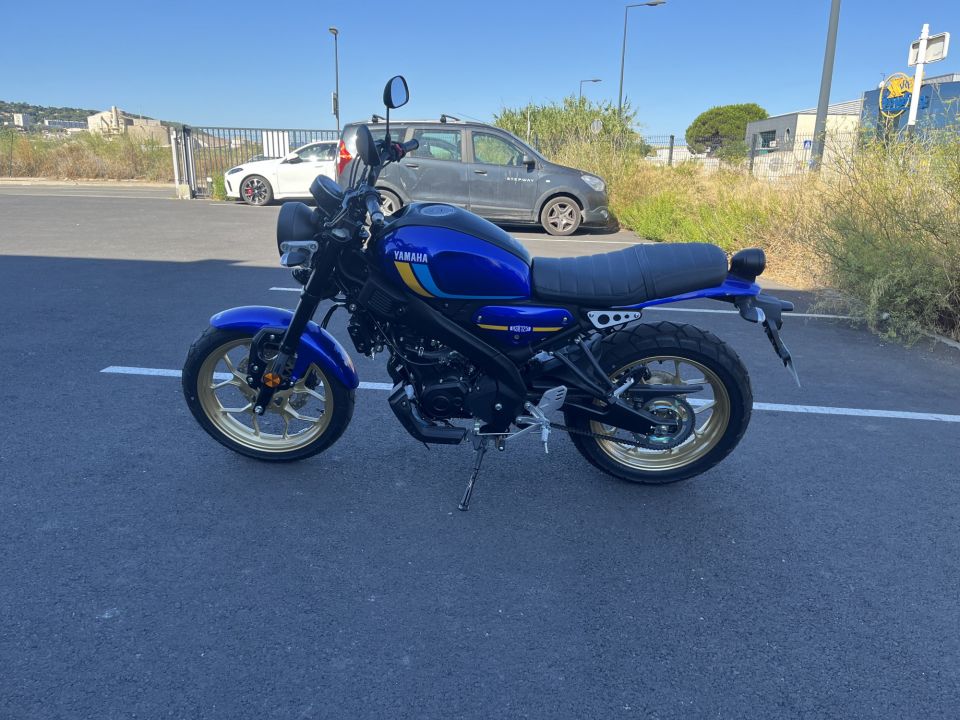 YAMAHA XSR 125 4