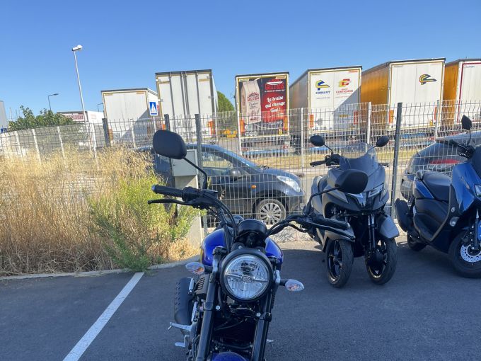 YAMAHA XSR 125 4