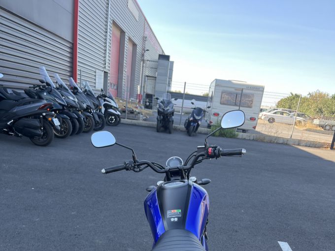 YAMAHA XSR 125 4