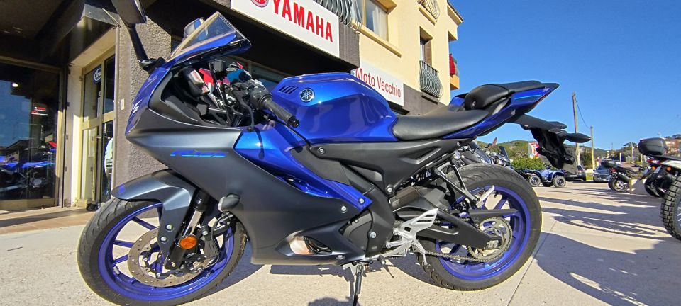YAMAHA YZF 125 R ABS 4