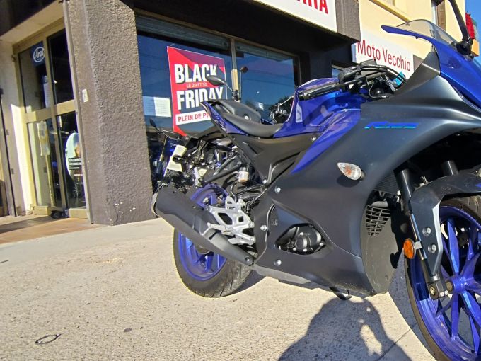 YAMAHA YZF 125 R ABS 4