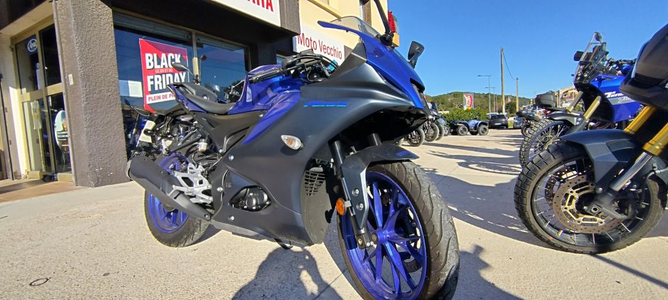 YAMAHA YZF 125 R ABS 4