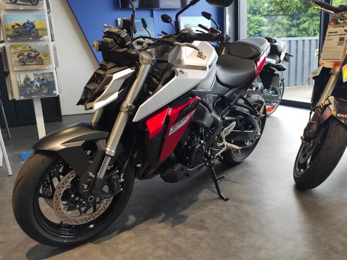 SUZUKI GSX-S 950 4