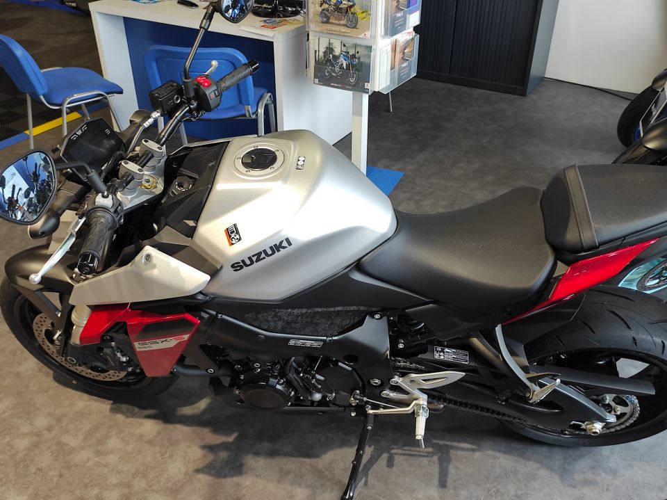 SUZUKI GSX-S 950 4